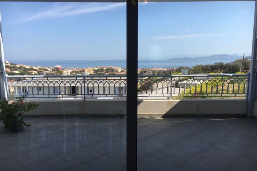 Appartement 2* 4 pers., grande terrasse vue mer