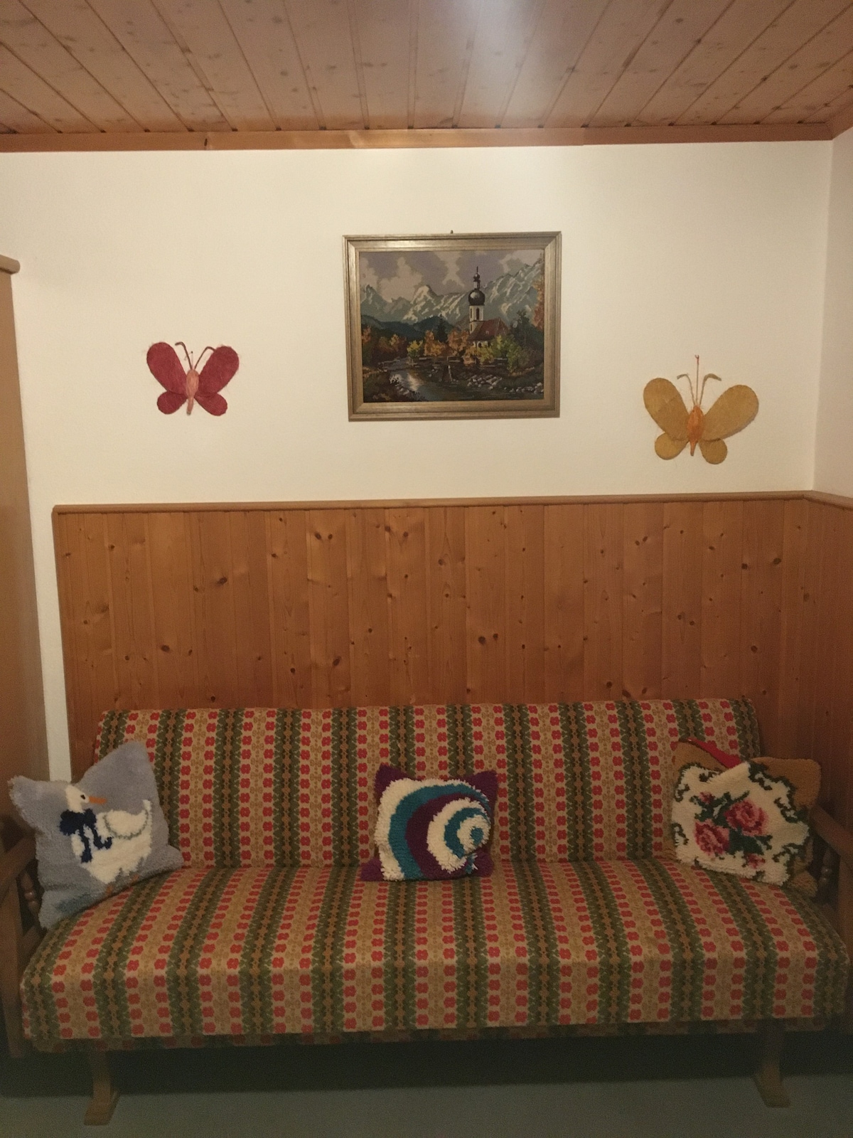 自然友好型民宅Klara双人房，配备沙发床