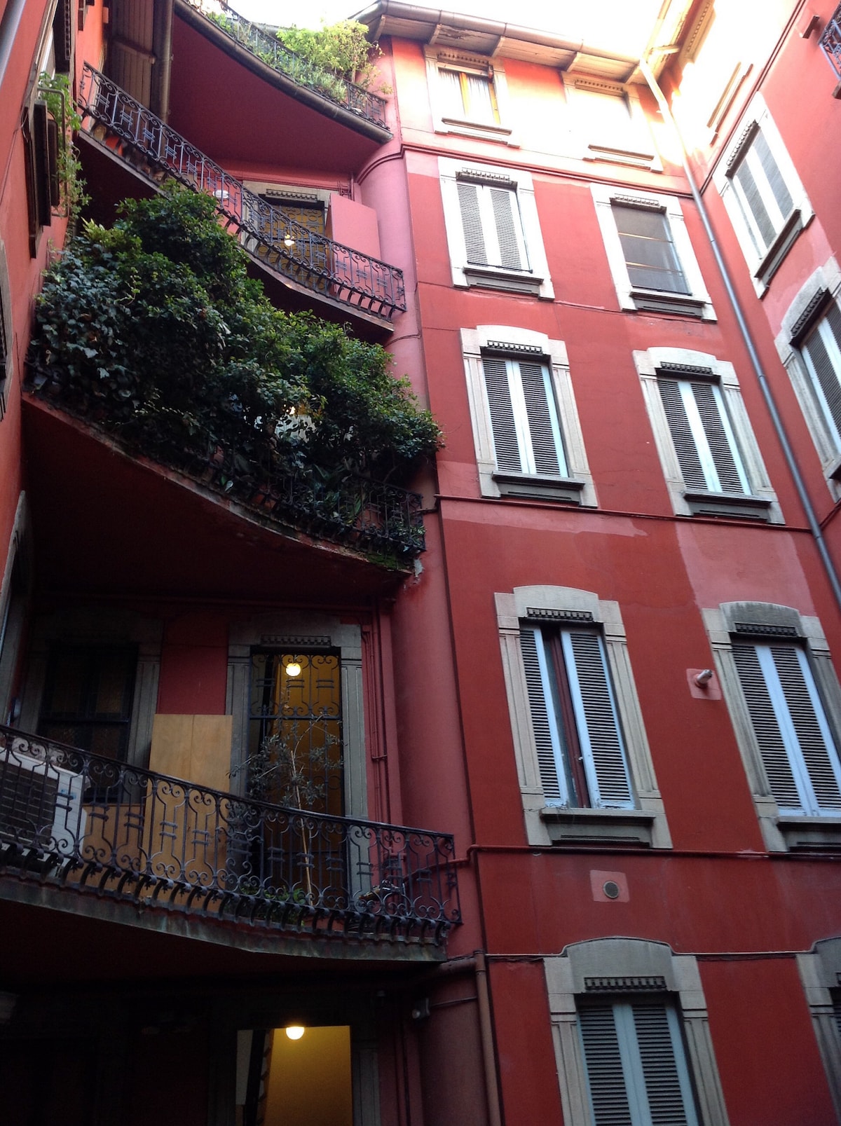 米兰市中心安静而著名的公寓。