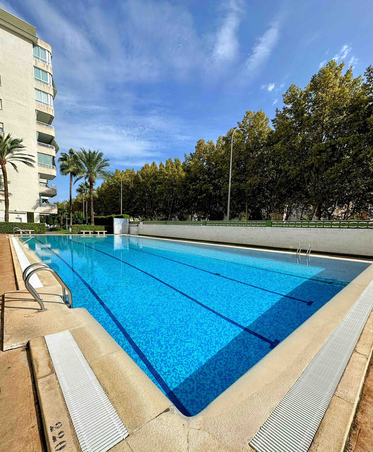 Precioso apartamento con piscina