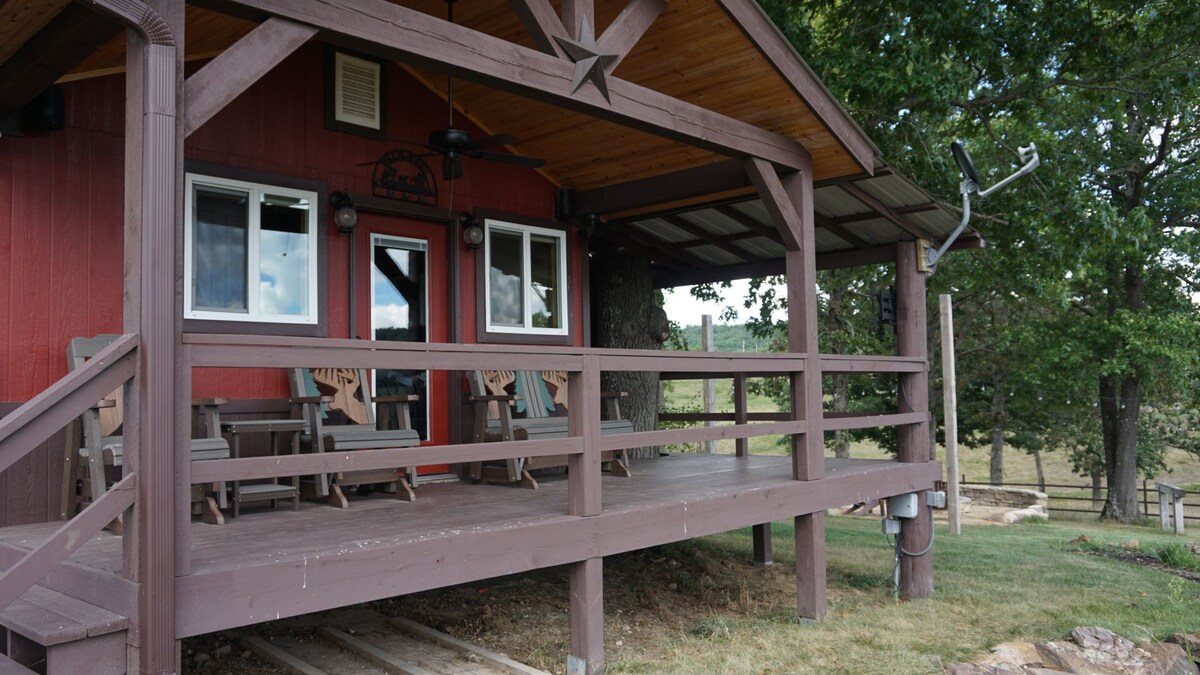 密苏里州布兰森附近宁静的小木屋令人惊叹的景色