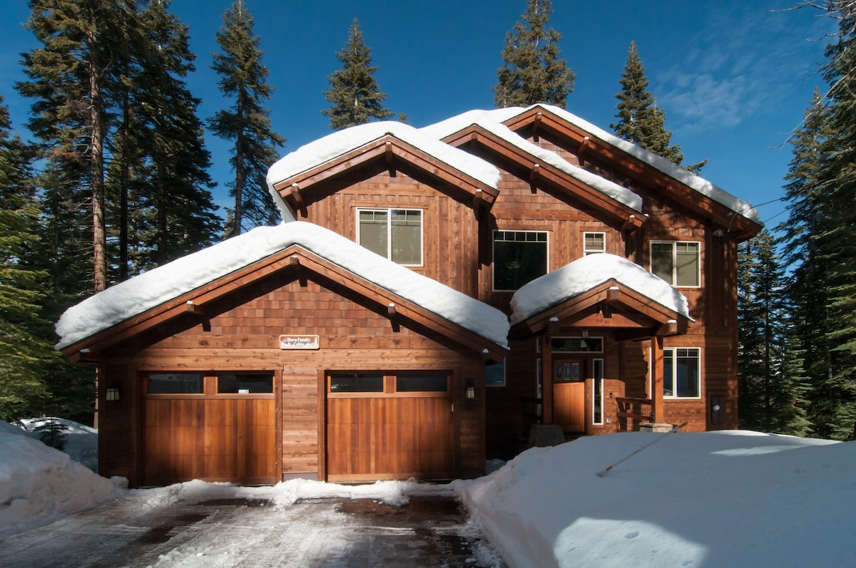 Tahoe Donner的Luxury 5 Bd/4Bth with Tesla Charger