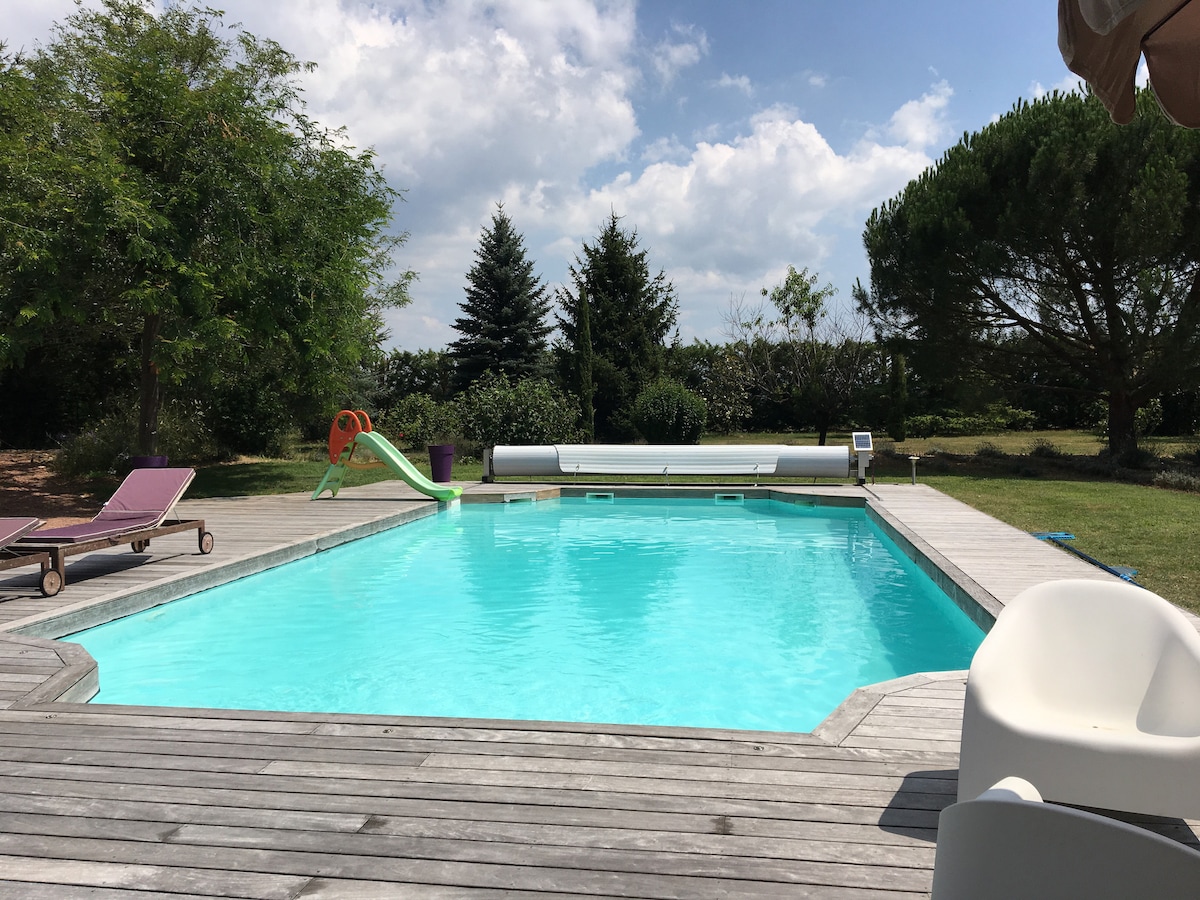 La Grangeneuve Pool side