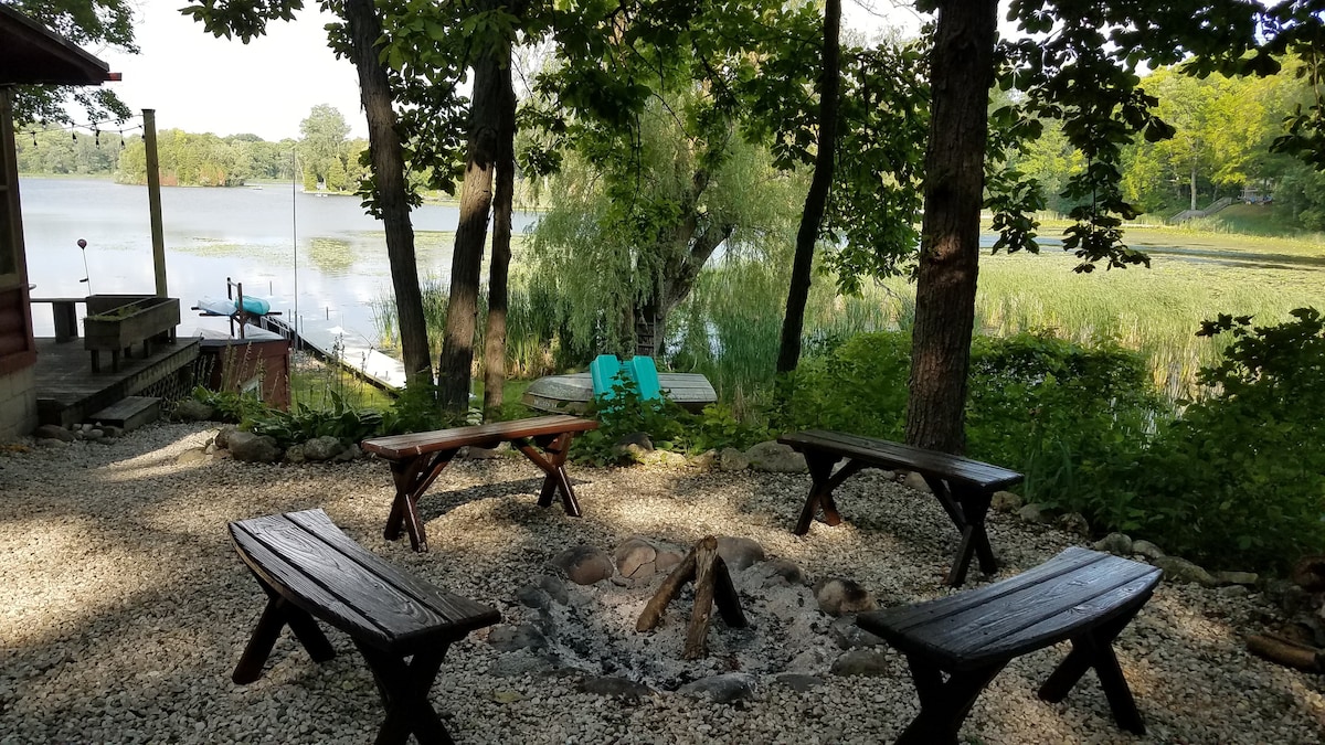 Little Lake Cabin - Road America Enthusiasts!