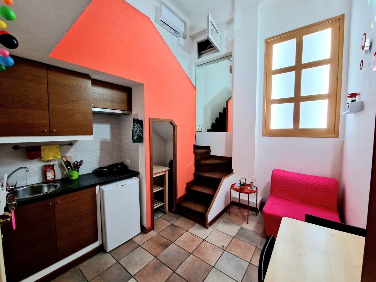 Campo De 'Fiori附近的红色单间公寓