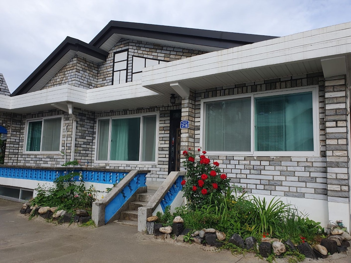 Nami Island Jara Island Gapyeong站是一个庭院、独栋别墅、私人房屋
和Netflix