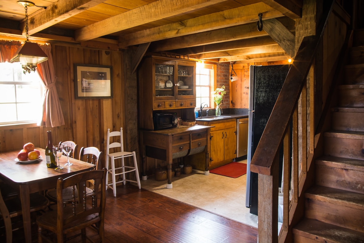 在1860年历史悠久的小木屋中入睡