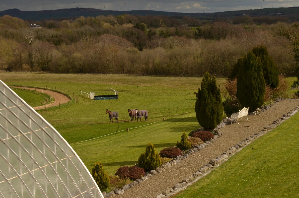 Beechmount House & Stables