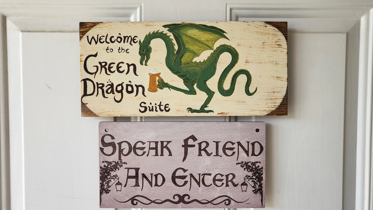 Green Dragon - King Apartment LOTR