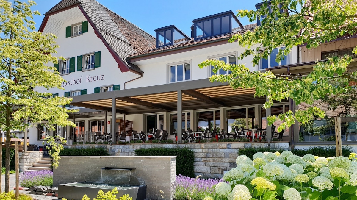位于瑞士市中心的双重基础餐厅。