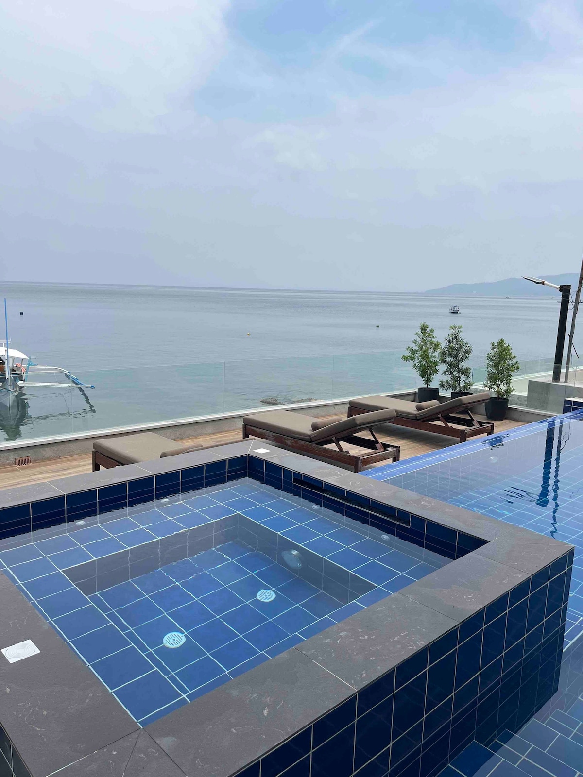 现代私人海滨Anilao别墅/泳池