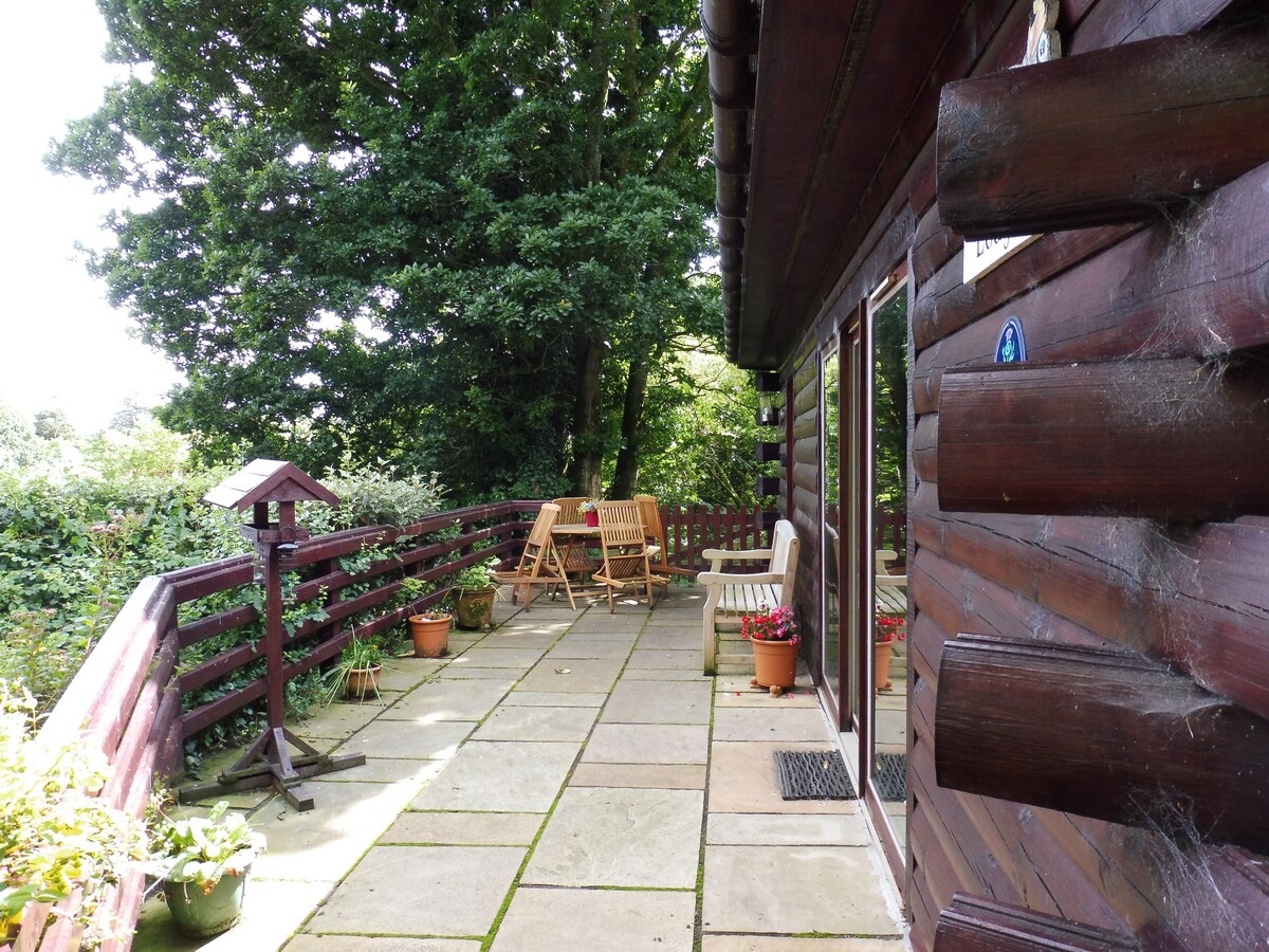 SECLUDED UNIQUE SELF CATERING LOG CABIN