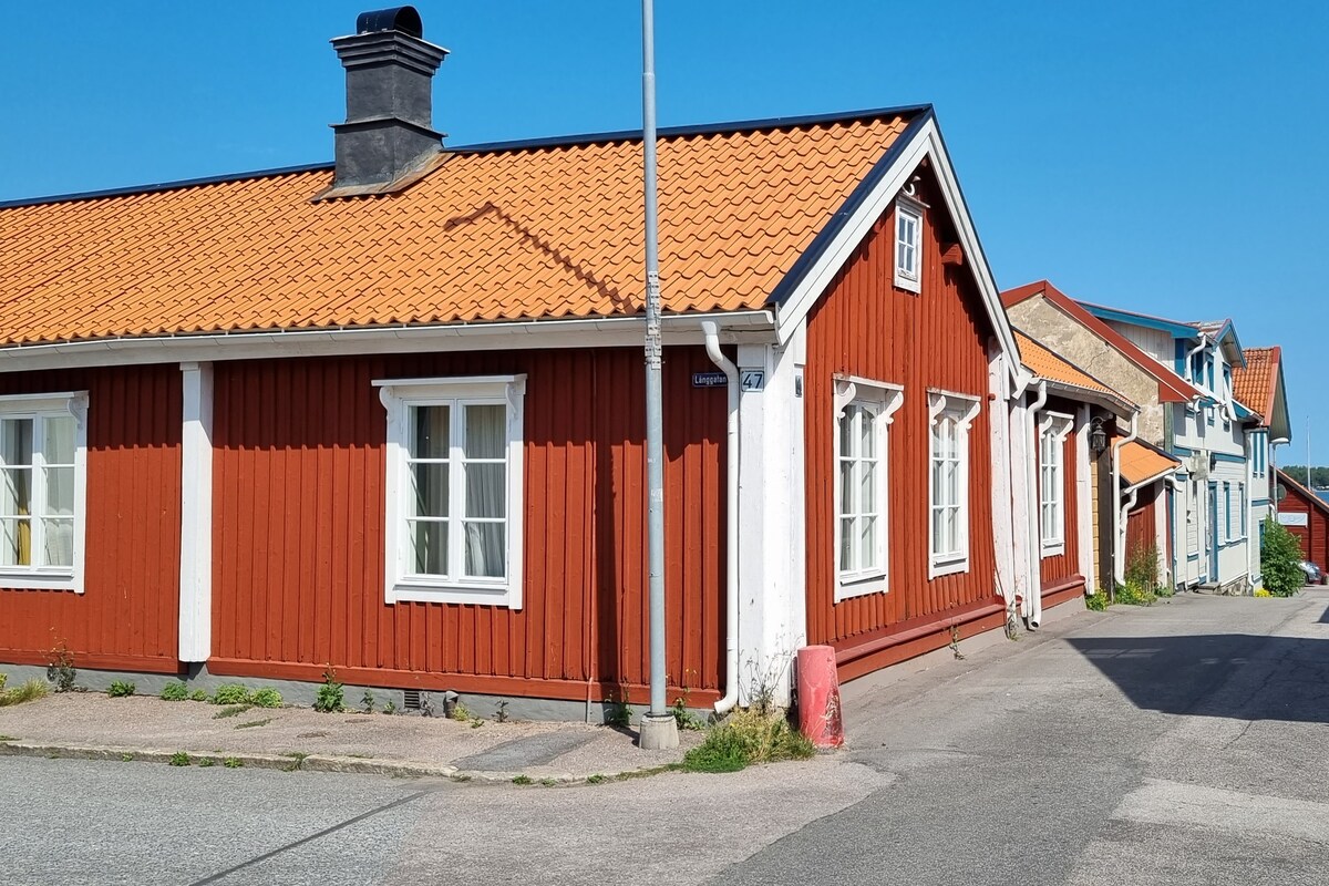 位于Öregrund市中心的18世纪历史悠久的房子