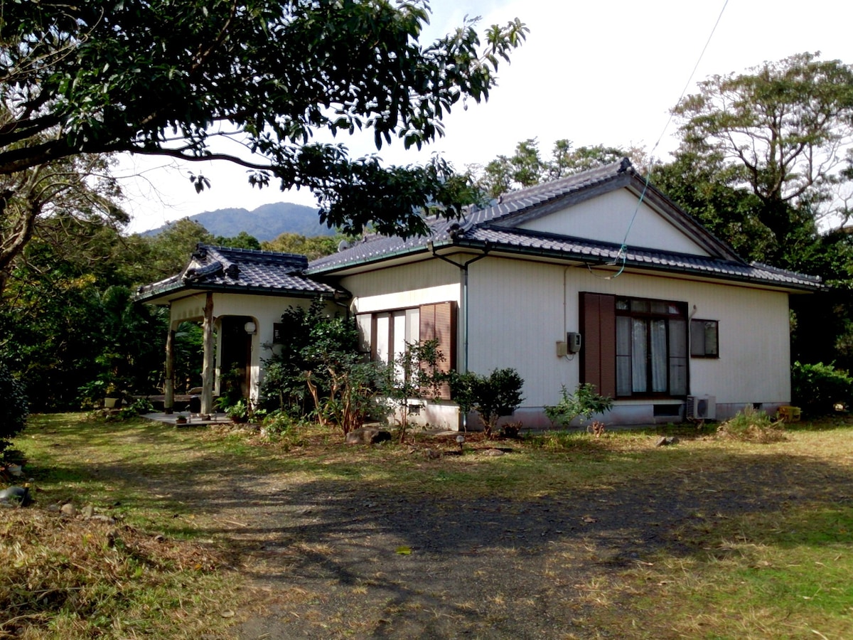 适合家庭和团体入住的阳光明媚的隐蔽别墅「Kanoko」，周围环绕着丰富的自然环境