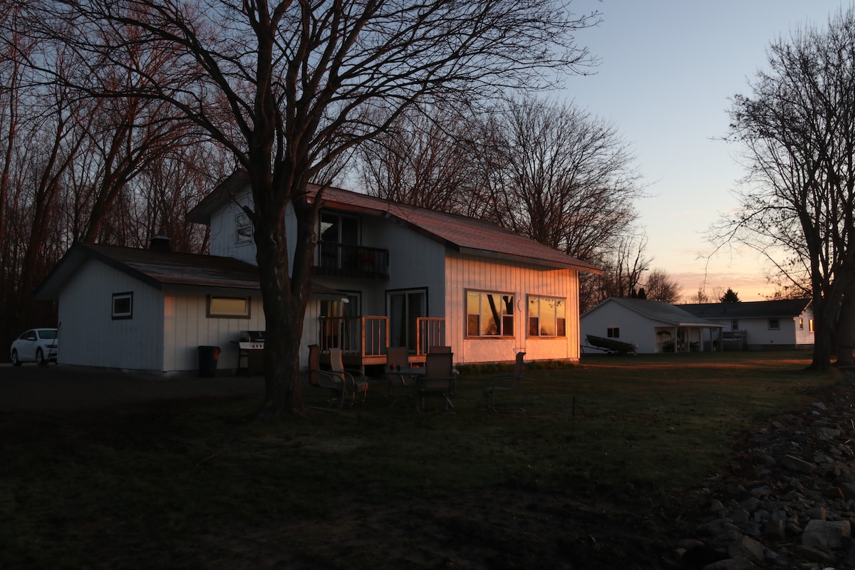 Oconto River House