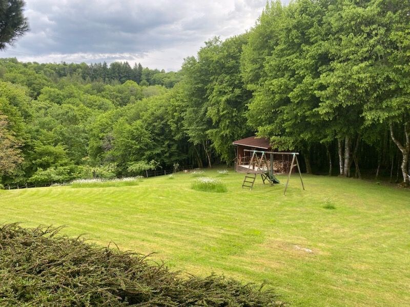 Jolie maison en plein pays vert.