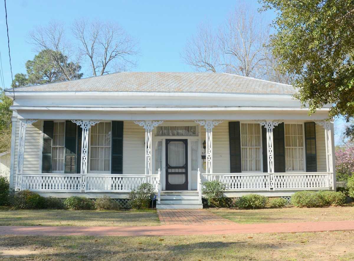 Gillis House Cottage in Heritage Village