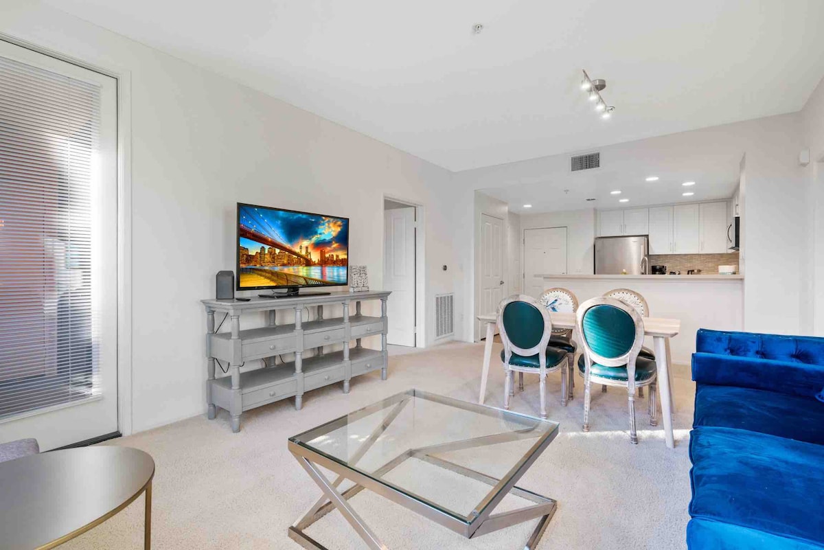 Irvine Luxury 2B/2B Apartment with Pool/Spa/Gym