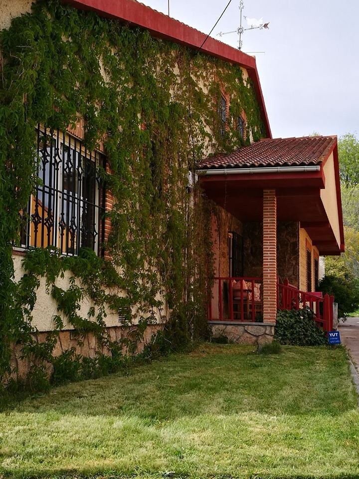 普拉多之家（ Casa del Prado ）、花园、泳池，靠近塞戈维亚