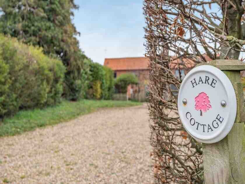 Norfolk Cottage with Large Garden & Hot Tub