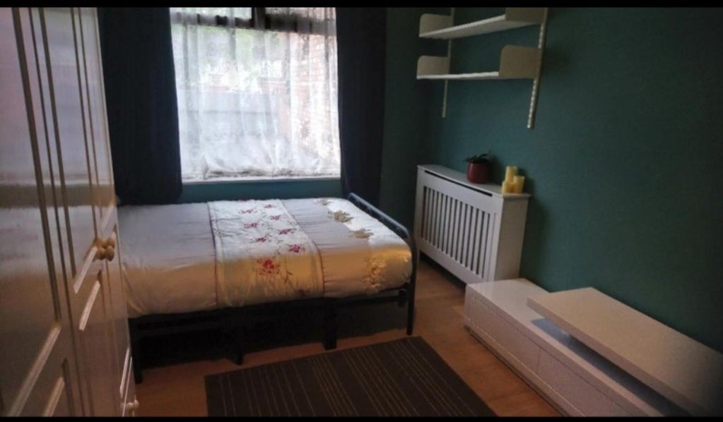 Ensuite double room near University of Warwick