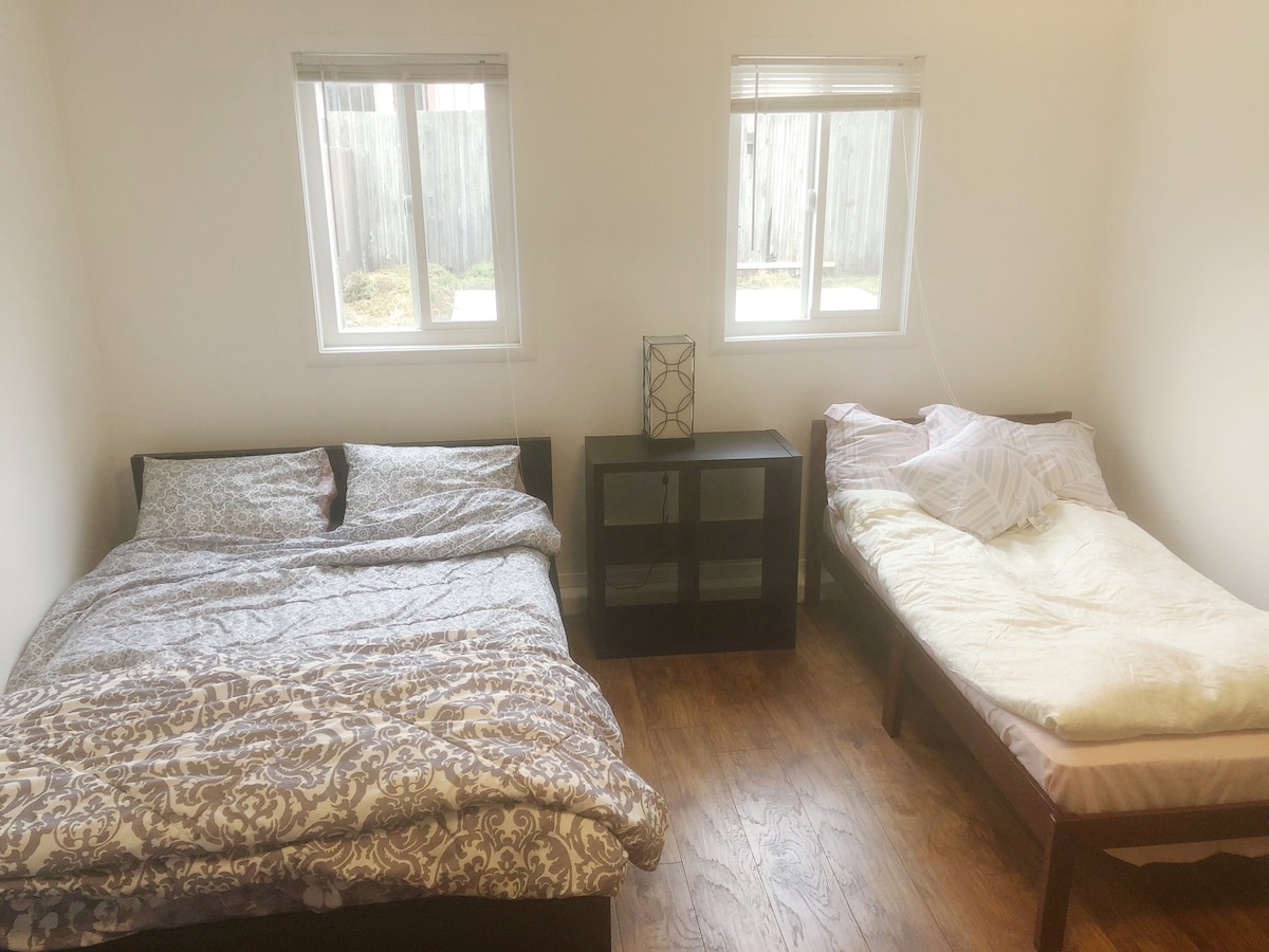 Near SFDT SFO CozY AirBNB  近SF机场-高速-购物中心 宽敞舒适 独立卫浴