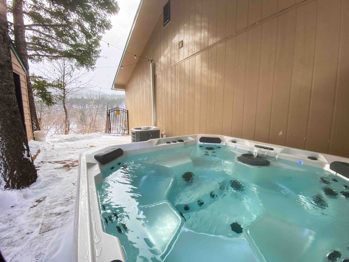 Guest Suite with Beautiful Views and Hot Tub