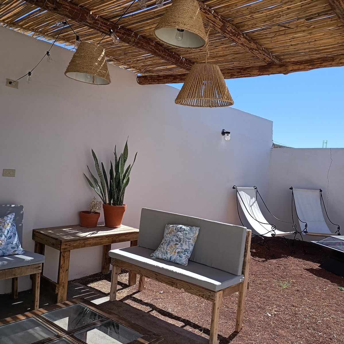 Casa Santa Fe.
Pequeña casa para disfrutar en familia con una agradable vista al cerro del Muerto