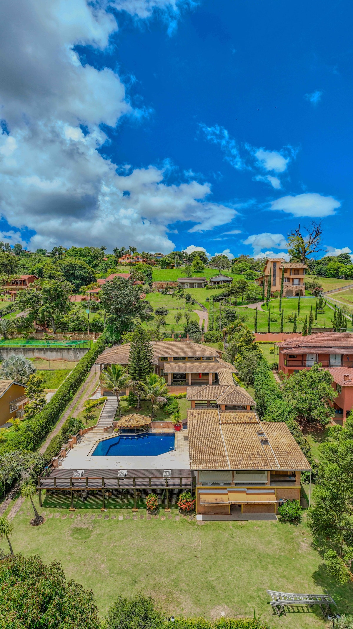 Casa em Itatiba/SP, cond. fechado, piscina com bar