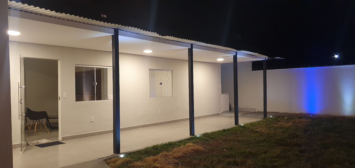 Casa 2 Suítes com AR bem localizada no B. Iguaçu