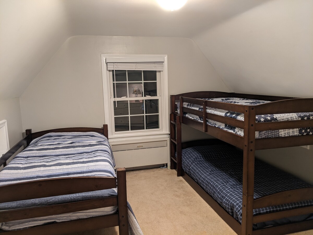 2nd Floor Smaller Bedroom