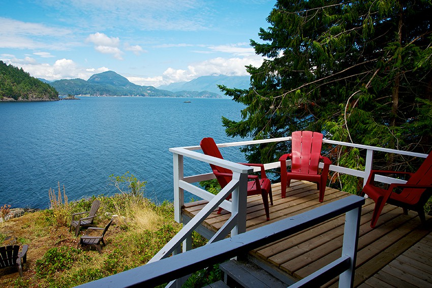 Eastman Waterfront Cottage on Bowen