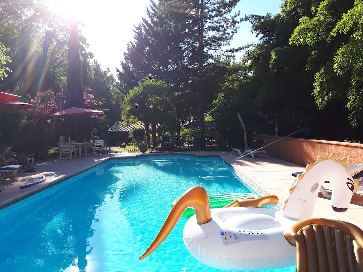 Charmante maison de campagne avec grande piscine