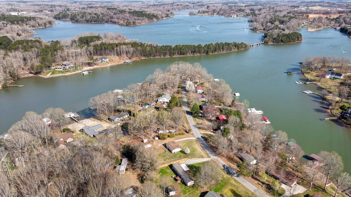 Lake Norman Daze LakeView w/Access & Paddle boards