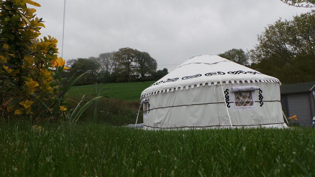 Dorset Yurt and Cabin. Close to River Cottage.