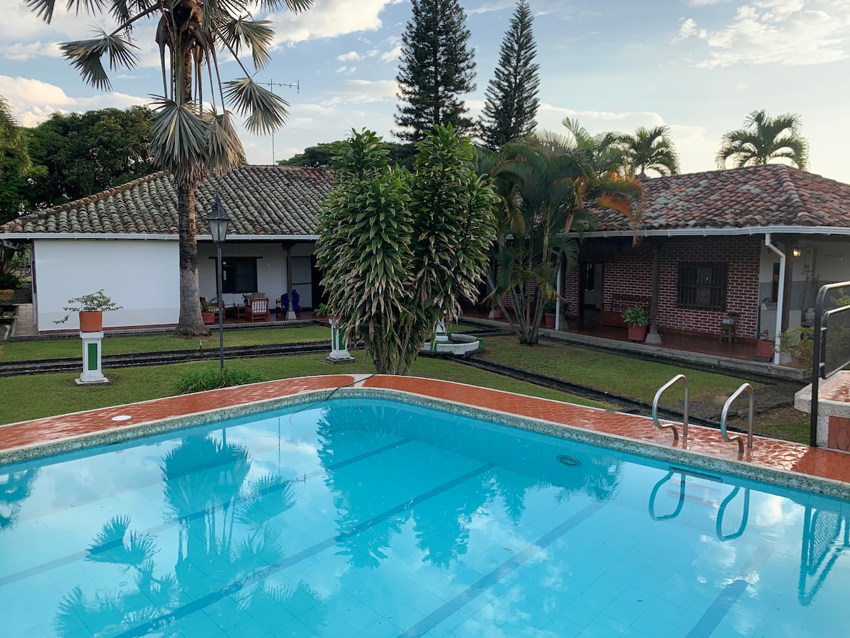 Hermosa y tranquila finca con piscina