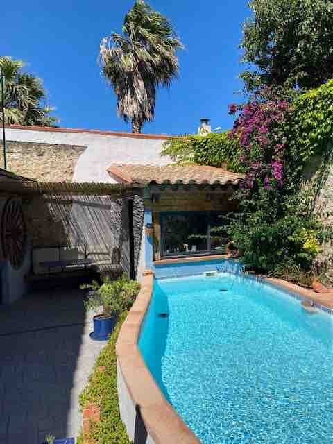 Grande maison en pierres : piscine, Clim, parking