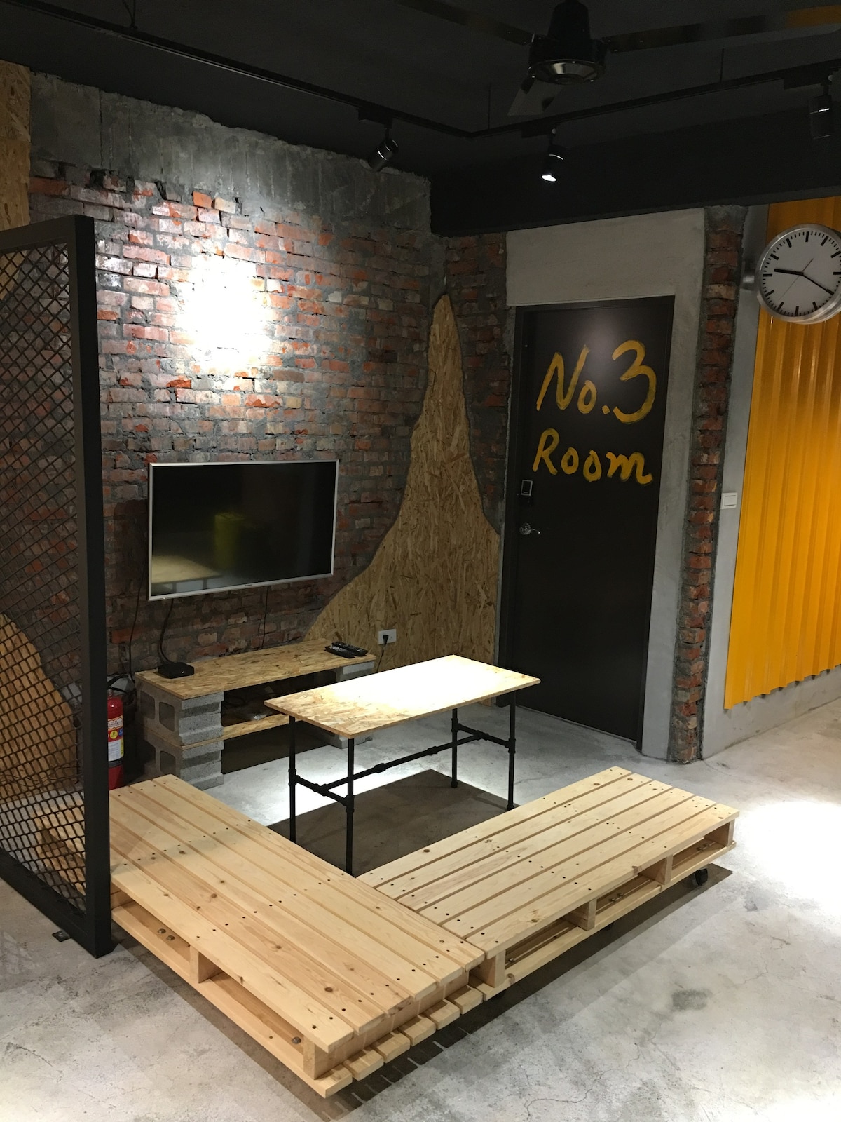 Loft Apartment 5F/中正技擊館捷運站步行5分鐘(包棟服務）