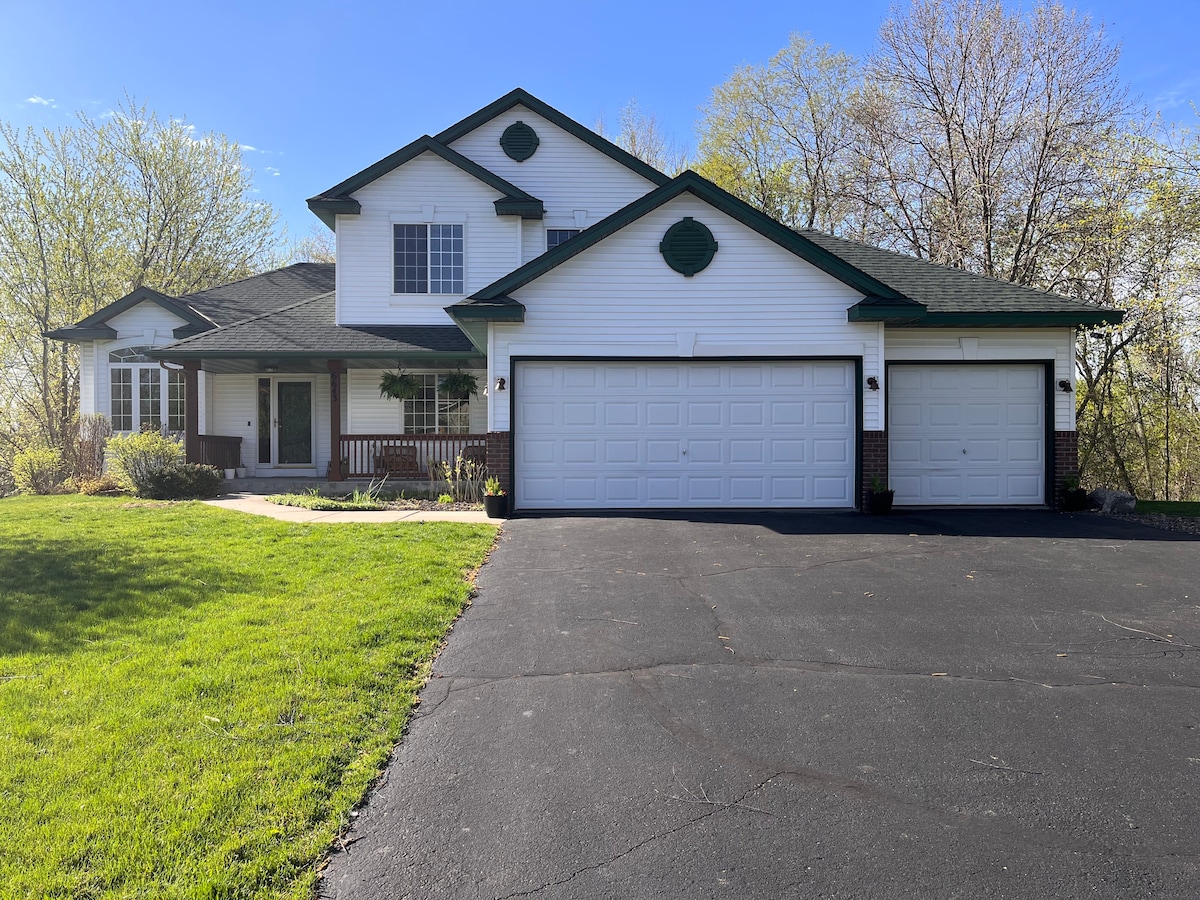 Cozy modern 3 bedroom & 3 bathroom home w/ gazebo