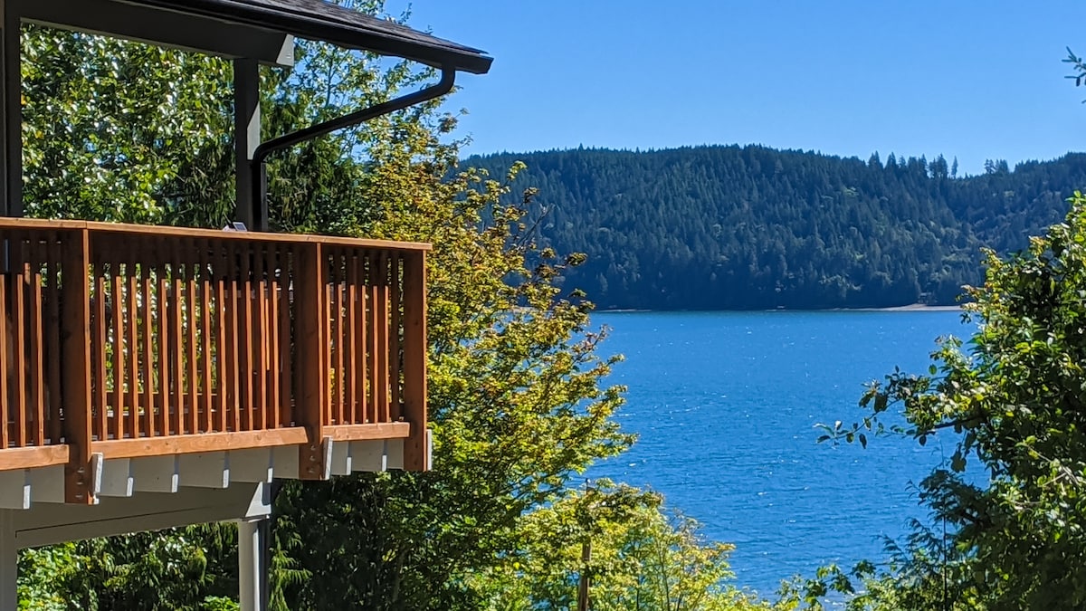 Hood Canal/Olympic Natl Forest Water View Getaway