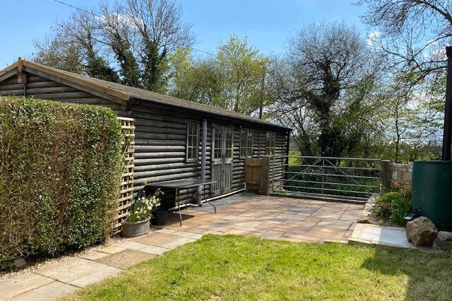 Charming 2 bed self-catering log cabin with garden