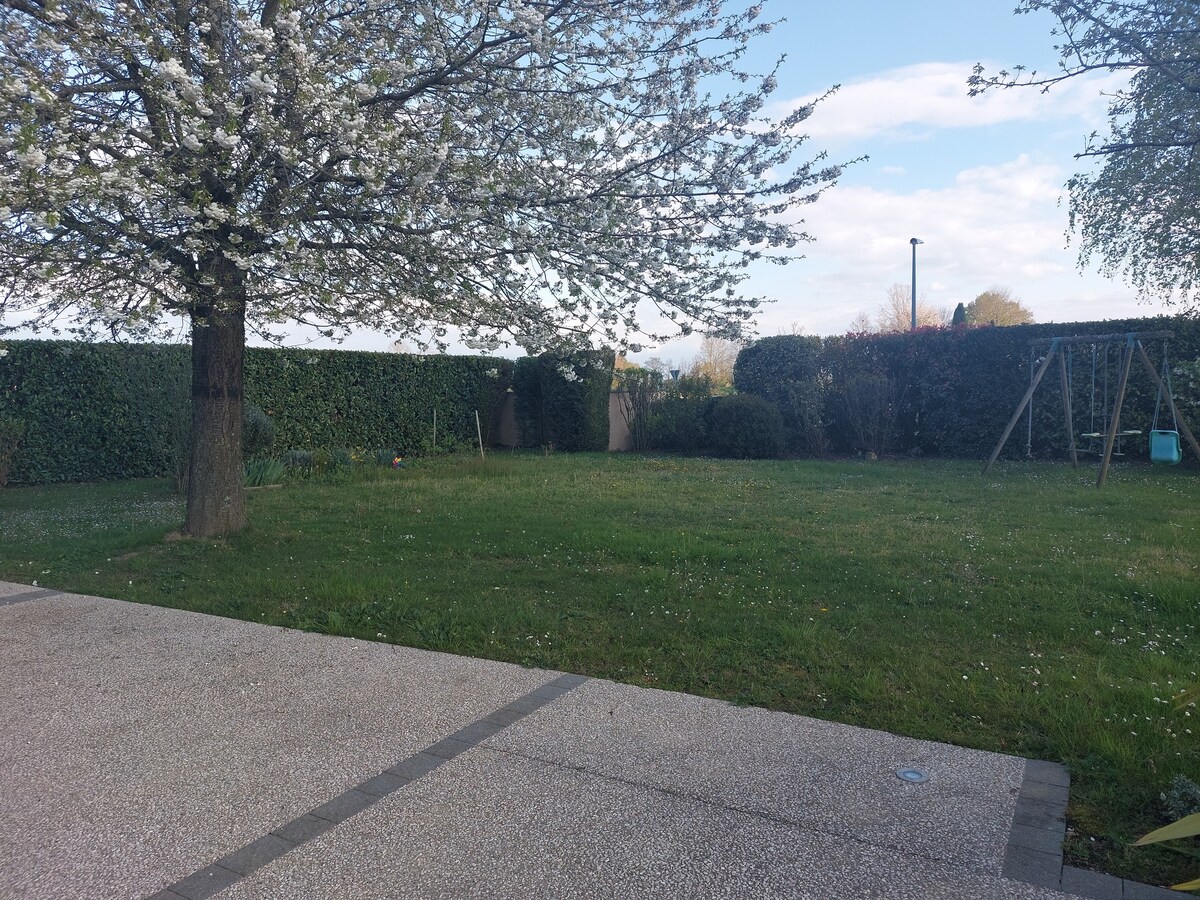 Maison familiale de plain-pied avec jardin