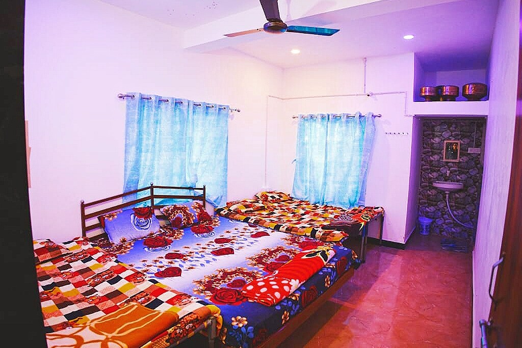 Deluxe King room by Gokul Farm House
