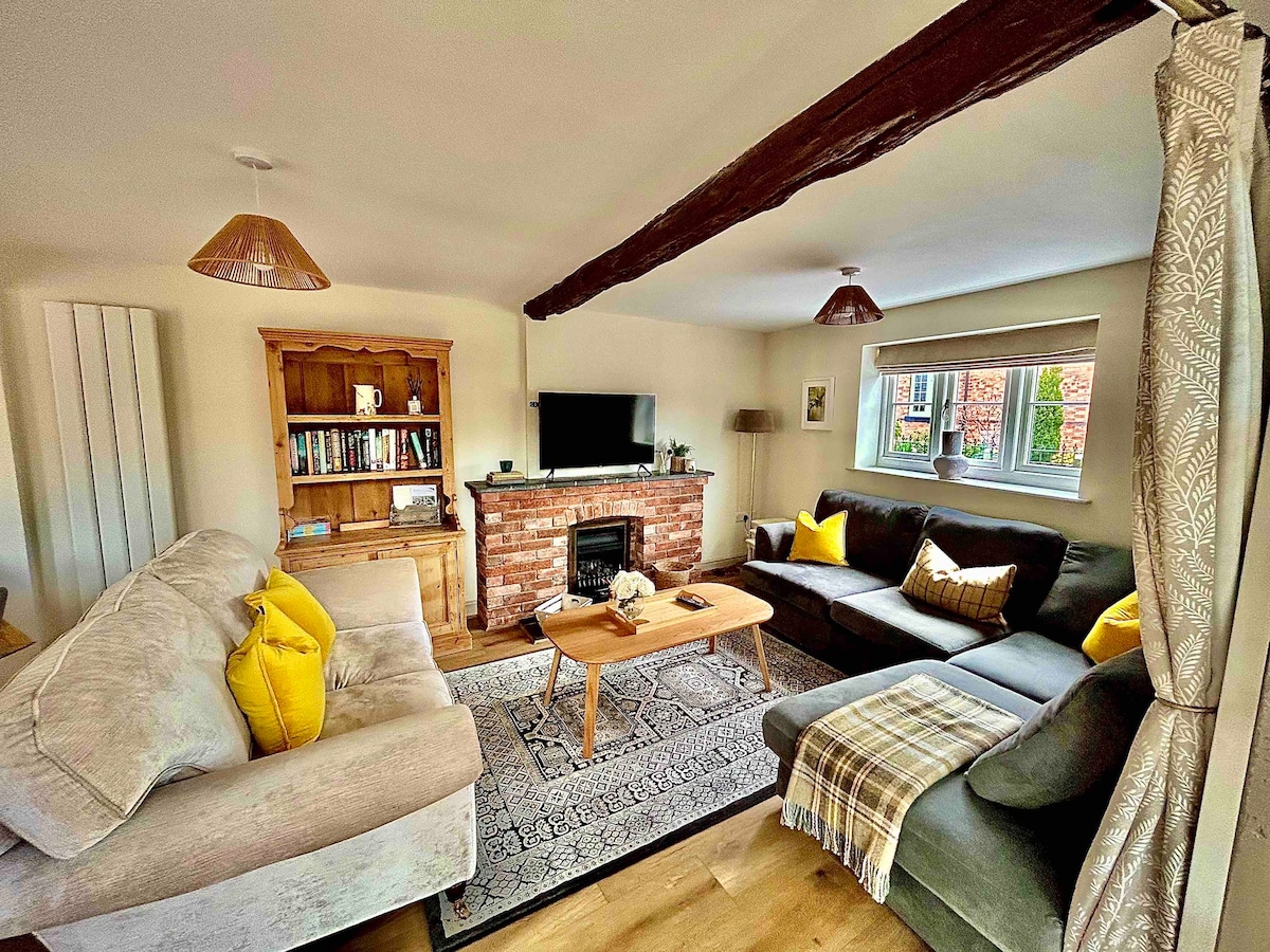 The Stables cottage 3 double beds in rural village
