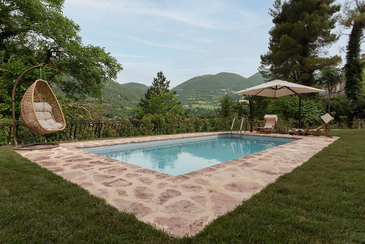 12 pax Villa with Swimming Pool,10 mins from Spoleto