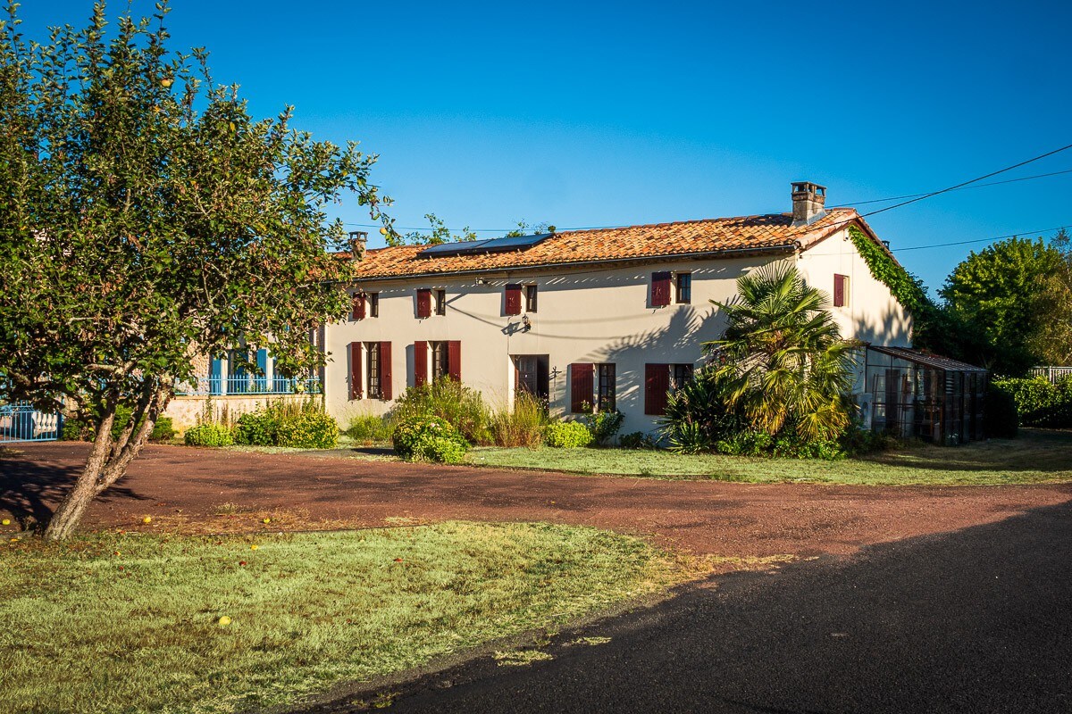 La Nauvrasse: charming country house with pool