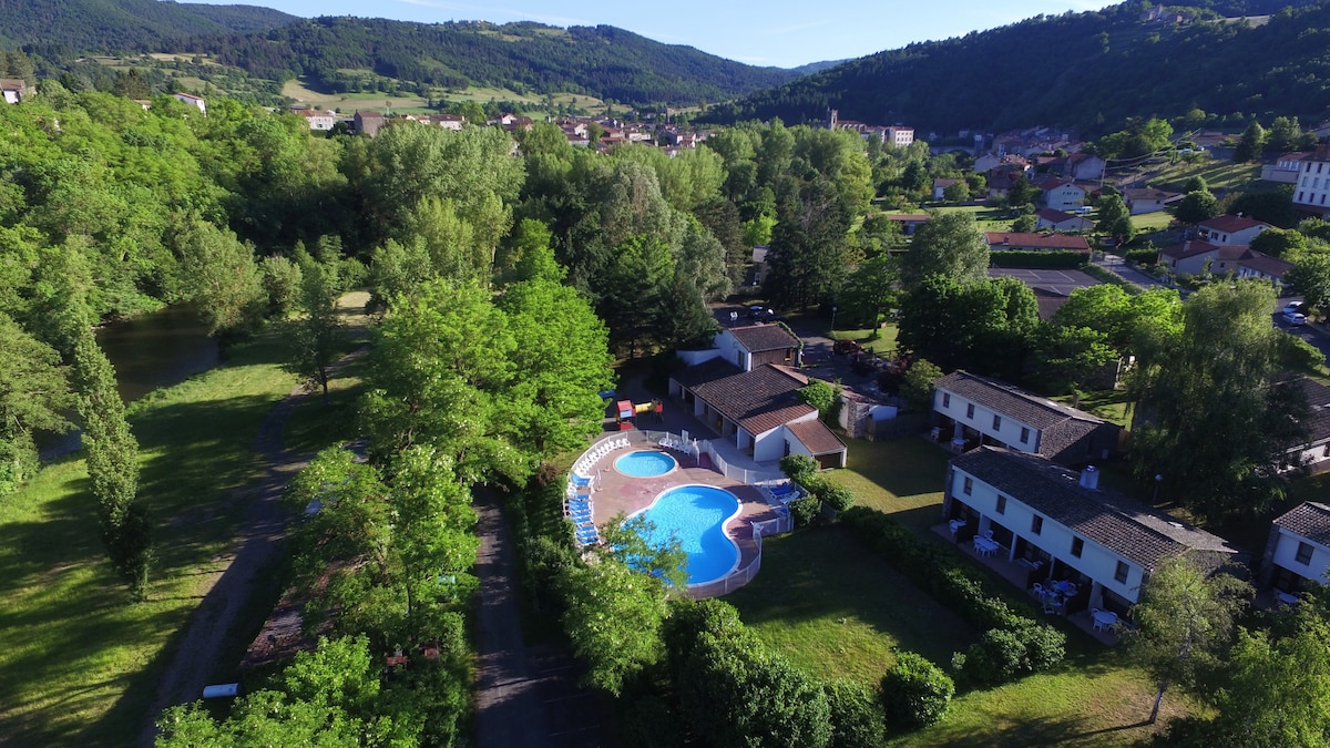 Gîte avec terrasse et mobilier de jardin