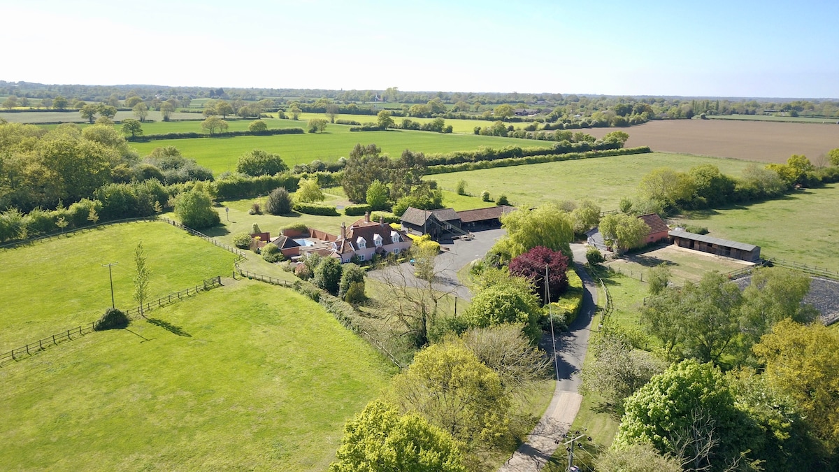 帕多克谷仓农场（ Paddock Barn ）农场，靠近伍德布里奇（ Woodbridge Suff