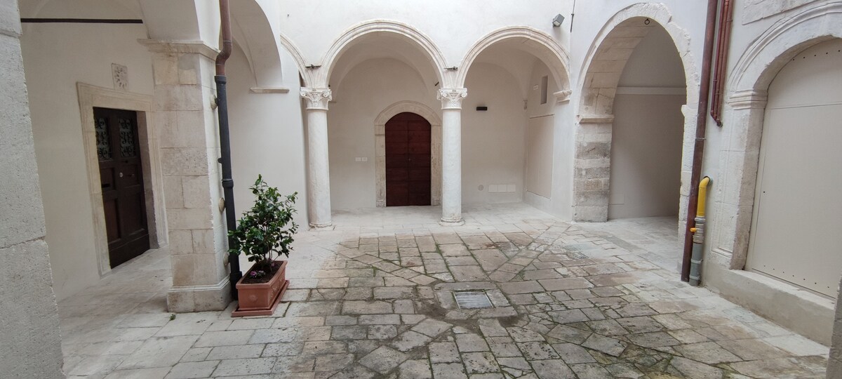 Duomo Suite位于拉奎拉（ L'Aquila ）中心地段