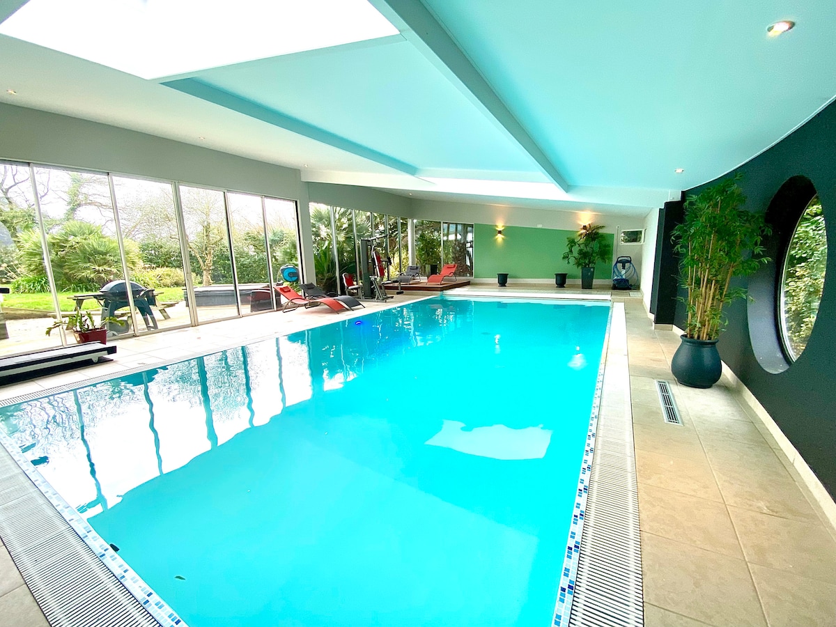 Villa de Luxe avec Piscine Intérieure, Fitness Spa